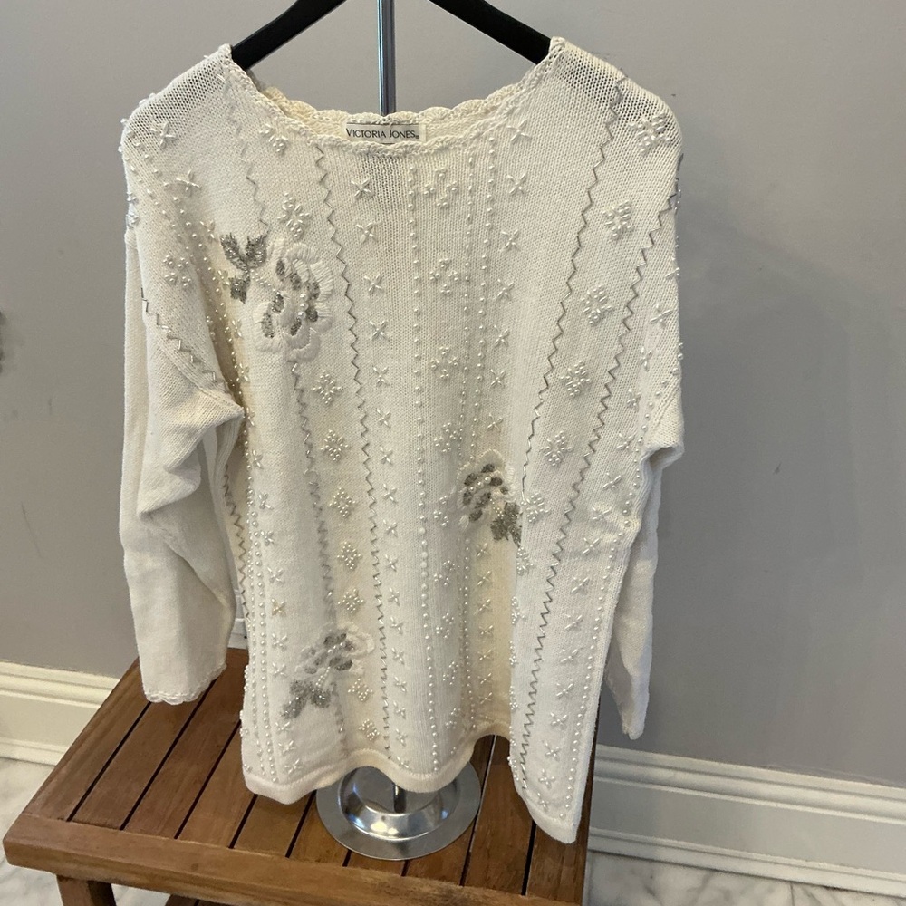 Victoria Jones Woman Cream Sweater with Floral Details
